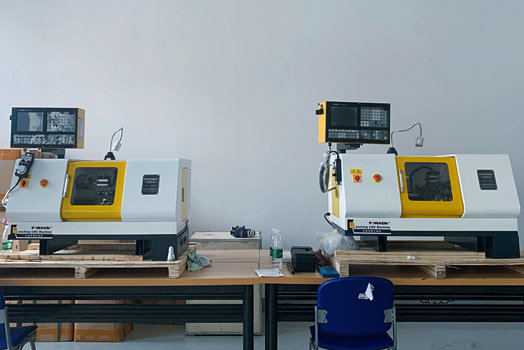 benchtop top CNC Lateh